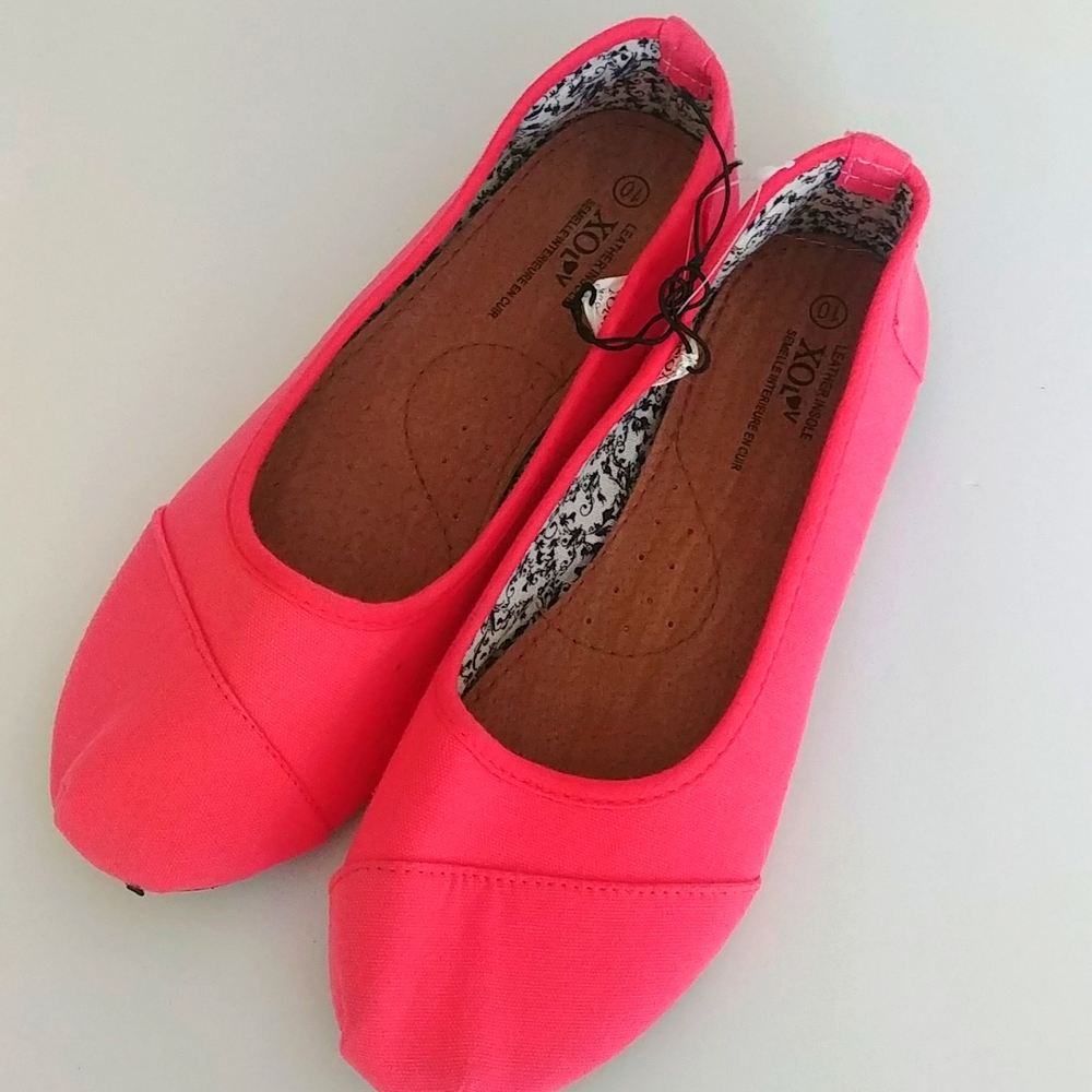 NWT XO LOV Slip on Flats